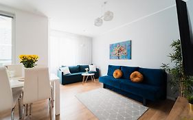 Nice Apartment - Near Sky Tower - Private Parking